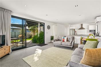 Relax on Snowberry (Bachcare) - Wanaka