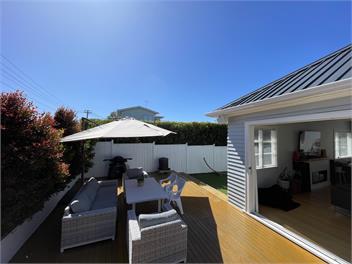 Large Family Pad with Pool! - Auckland