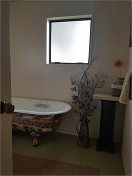 cliffs road farm cottage - TIMARU 7974