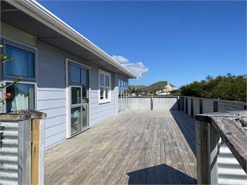 Love shack. Mahia beach  - Mahia beach. 