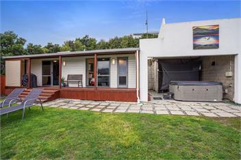 Hector's Tiny House (Bachcare) - Duvauclle,Robinson's Bay