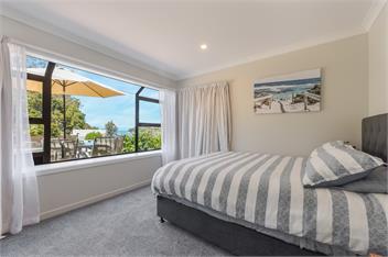 Kaiteriteri Beach House - Renovated & Steps from the Beach - Tasman