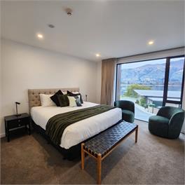 Central Wanaka Lakeview Luxury Apartment - Wanaka