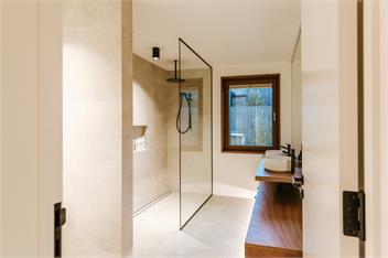 The Brick House | Lake Views | Sleeps 10 - Wanaka