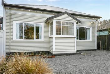Albemarle Villa - Classic Villa with Parking & Modern Comforts - Christchurch