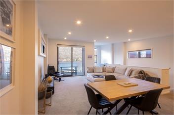 Stylish 2-BR Home, Scenic Balcony, Key Amenities - Queenstown