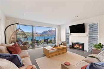 Lake Views on De La Mare Place, 3 BDR, Free Wi-Fi - Queenstown