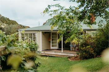 Hidden Beachfront Cottage on a Private Beach - Whangarei Heads