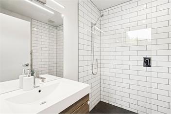 Elegant Lakeview Escape at Battery Hill - Queenstown