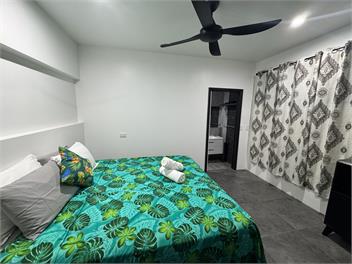 Runway Retreat by the Mountains - Nikao