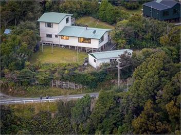 Thule View with Car available - Stewart Island