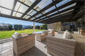 Four Peaks Matai Escape (Bachcare) - Te Anau