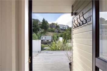 Sunshine Bay Stay | Lake Views & Cosy Fireplace - 