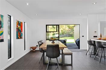 Riverside Retreat - spa pool, table tennis, riverside! - 