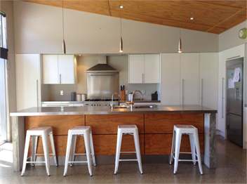 Papamoa Family Home with Swimming Pool - Tauranga