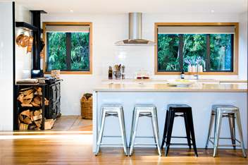 Wanaka Tree & Lake House - BEST Lake Front Location - Wanaka