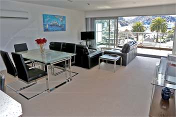 Waterfront Luxury Three Bedroom Quay Apartment - Picton