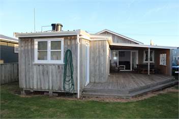 Light & Clean Family Friendly Beach Bach - Waverley, Taranaki