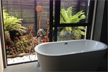 **Omaha Beach- Stylish Sun Filled Luxury Bach** - Auckland
