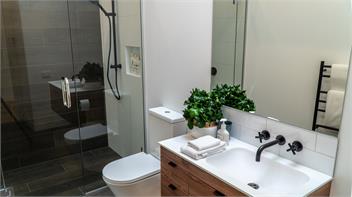 Farrant Drive | Sleeps 8 | Lake & Mountain Views | Close To Walking & Biking Tracks - Wanaka
