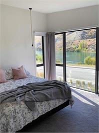 Lakefront Comfort In Old Cromwell **New 3BR Home** - Central Otago