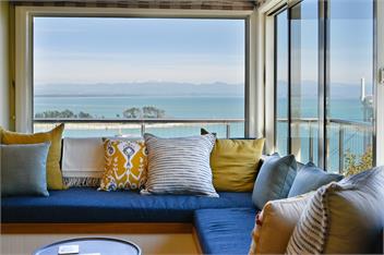Seascape Villa - Nelson Waterfront Holiday Home - Nelson