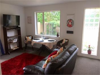 Swallow Gardens Retreat - 'Swallow's Wing' Apartment - Rangiora