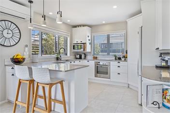 A REJUVENATING HOLIDAY ON RANFURLY - WHANGAMATA
