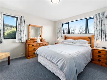 Mount Iron Magic (Bachcare) - Wanaka