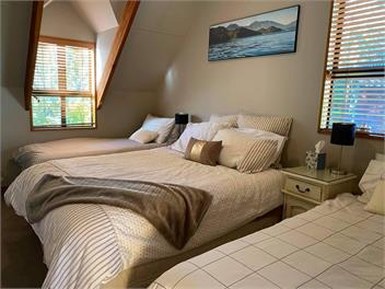 "Slice of Paradise"- Modern Colonial Styled holiday home - Akaroa