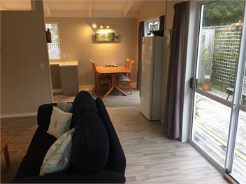 Puka Lodge Bach - Waikanae Beach