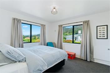 Views on Parry (Bachcare) - Lake Hawea