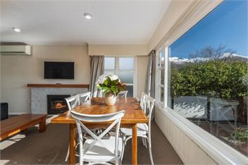 Townside Treat (Bachcare) - Wanaka
