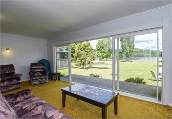 A Much‑Loved Lake Tarawera Family Bach and Jetty – Shared with the Right Guests - Rotorua