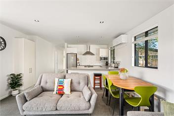 Relax on Snowberry (Bachcare) - Wanaka
