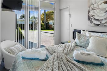 Waterfront - private spa, pool, sauna - Waihi Beach