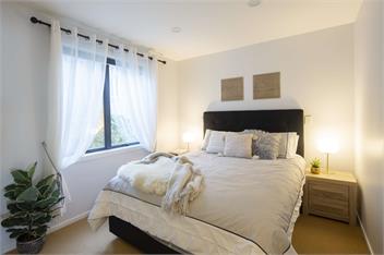 Livin' on Lake Time | Waterfront Accommodation - Queenstown