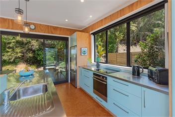 Bach 7 by the Sea - Marahau Holiday Home - Tasman