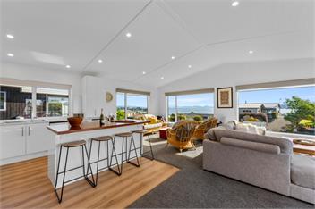 Scenic Lake Views (Bachcare) - Taupo