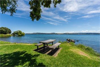 Lakeside Serenity (Bachcare) - Taupo