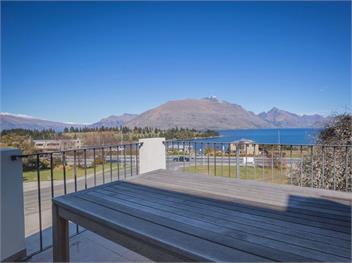 Lake and Mountain Ridge (Bachcare) - Queenstown