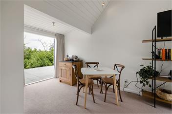 Hawthorn Cottage - Deluxe Private Guesthouse - Tamahere