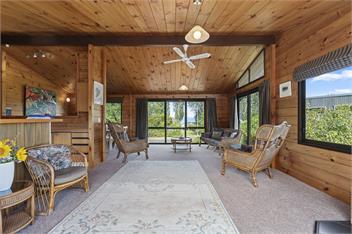 The Kinloch Lake House - 72 steps to the Lake! - Taupo