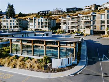 Central Wanaka Lakeview Luxury Apartment - Wanaka