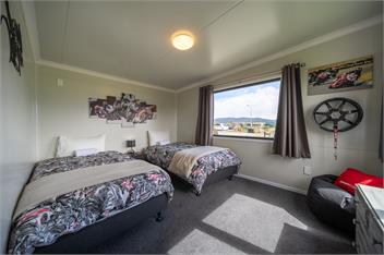 Ducati House (Bachcare) - Te Anau