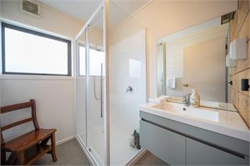 The Back Hut (Bachcare) - Te Anau
