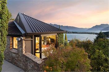QT Paradise: Panoramic Views & Elegant Comfort - Queenstown