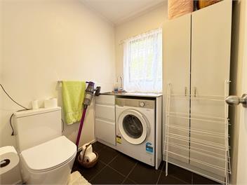 Comfy Raglan Base — Walk to Beach & Village - Roberts St - Family home (Upstairs) - Raglan