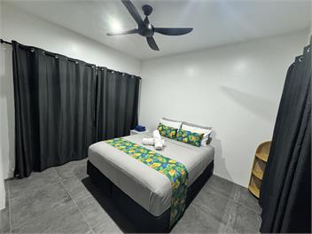 Runway Retreat by the Mountains - Nikao