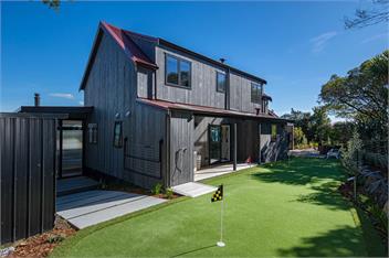 Black House Red Roof (Bachcare) - 